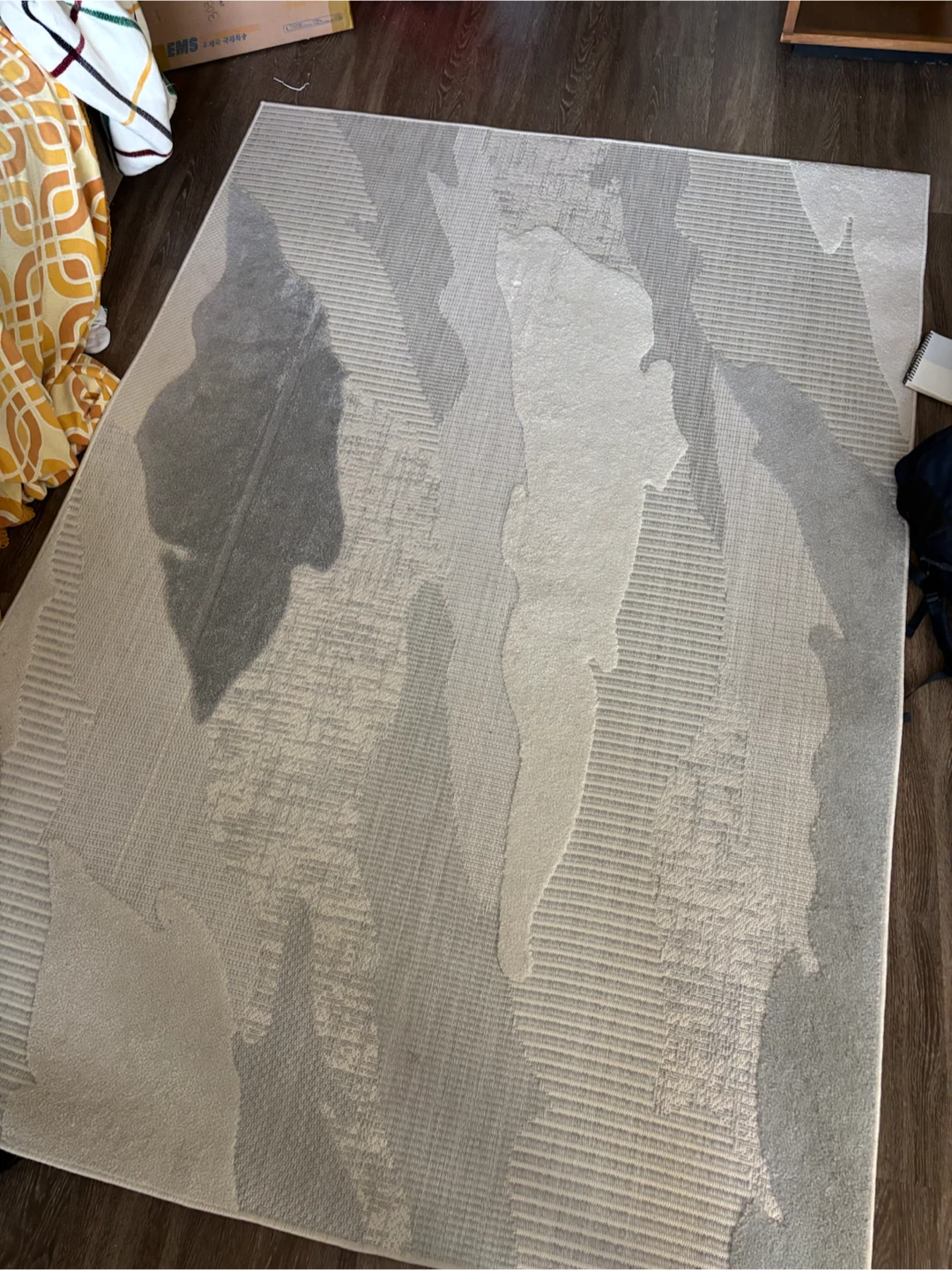 Moving sale🔥🔥 Living room size rug