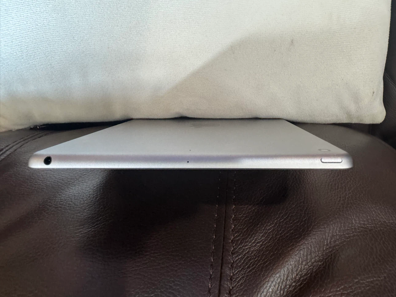 Apple iPad 6th Generation 32GB - photo 2