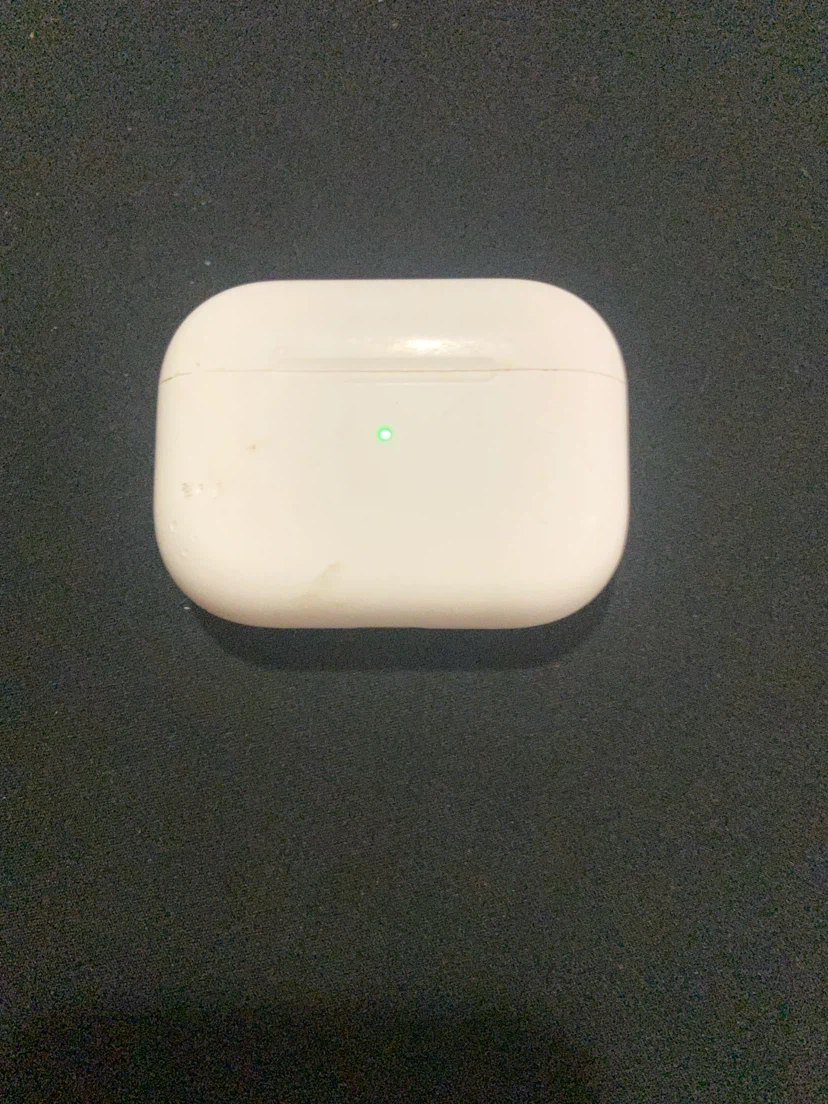 Apple AirPods Pro Charging Case - photo 3