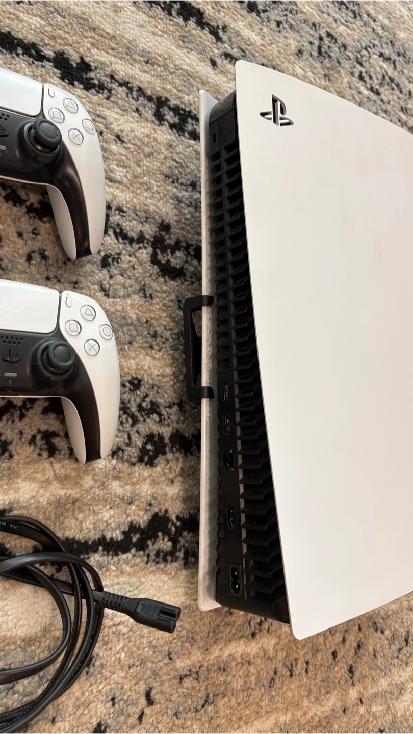 PS5 Disc Edition + 2 Controllers - photo 2