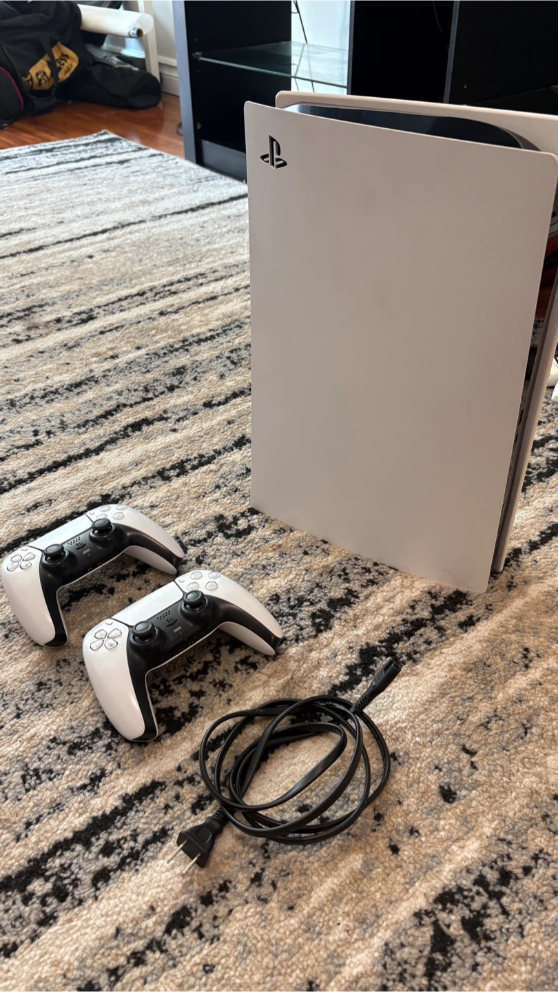 PS5 Disc Edition + 2 Controllers - photo 3