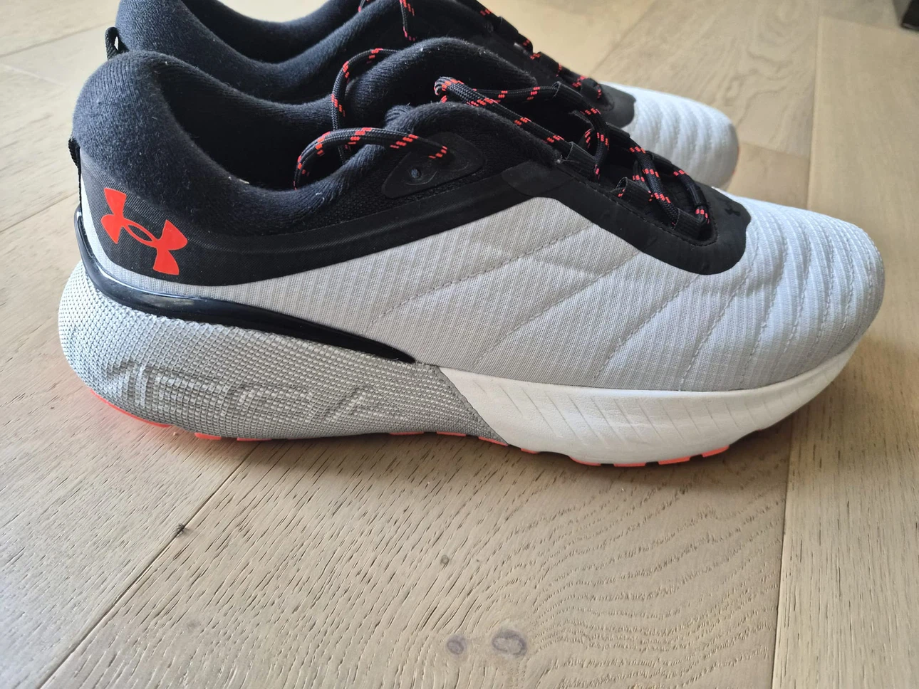 Under Armour HOVR running shoes - photo 2