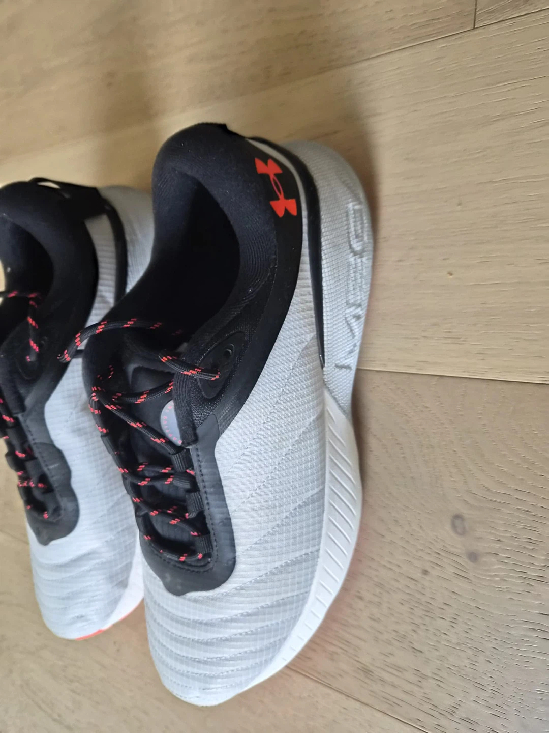 Under Armour HOVR running shoes - photo 3