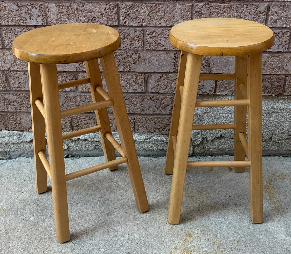 Set of 2 Wooden Bar Stools