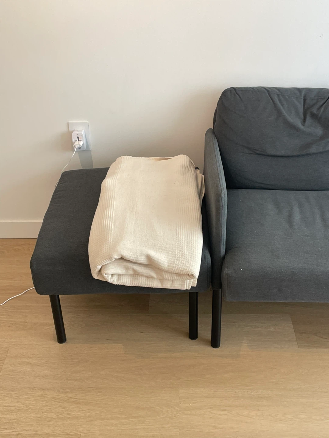 IKEA GLOSTAD Loveseat with chaise, Knisa dark gray - photo 5