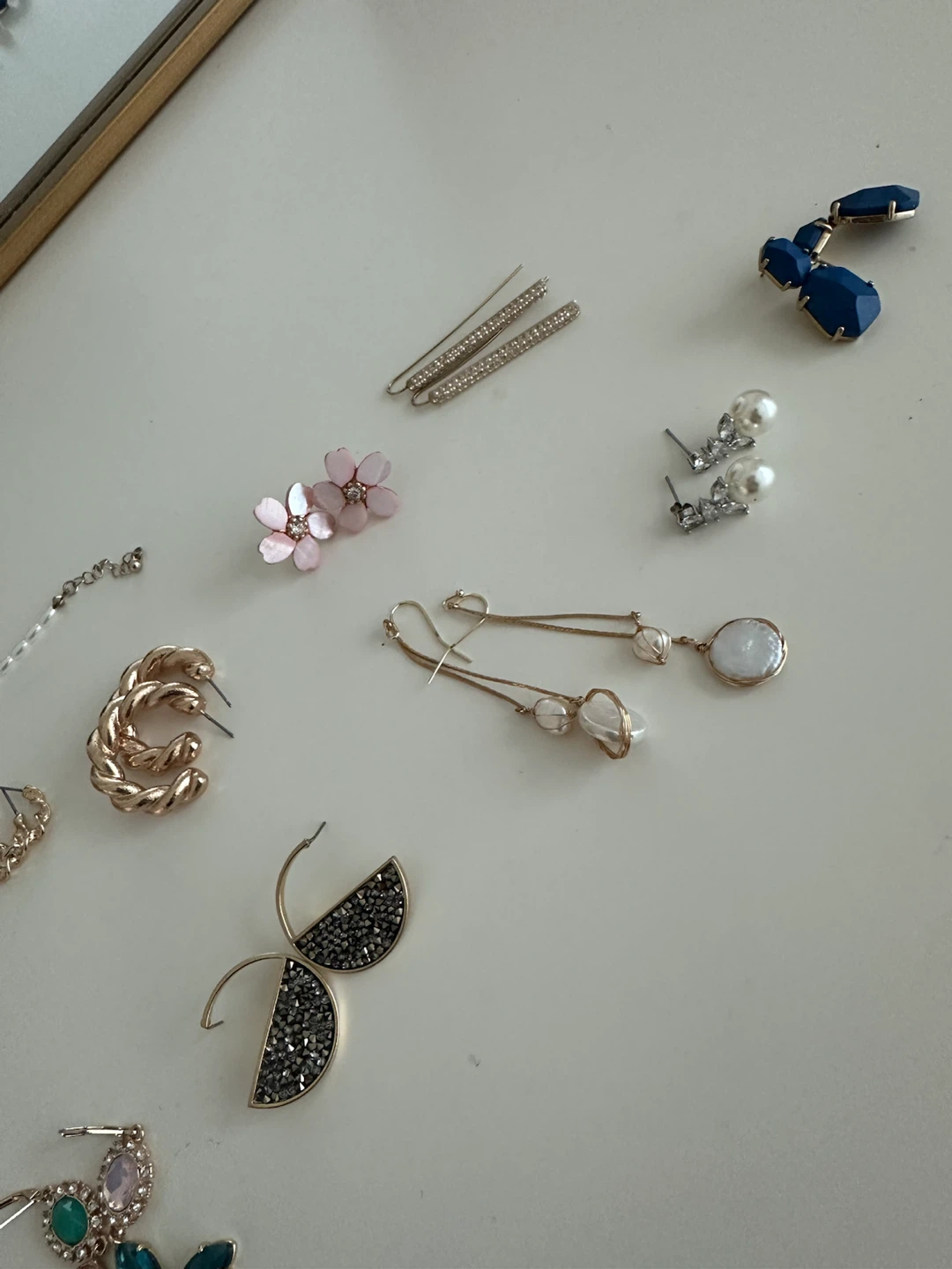 Assorted Women's Earrings Collection - photo 4
