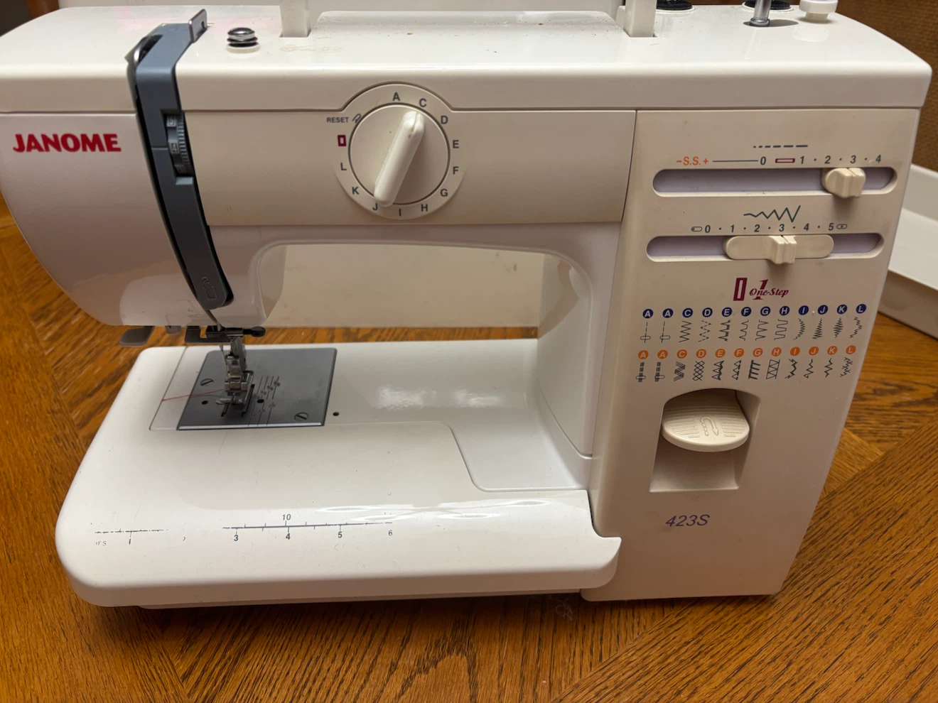 Janome 423S Sewing Machine