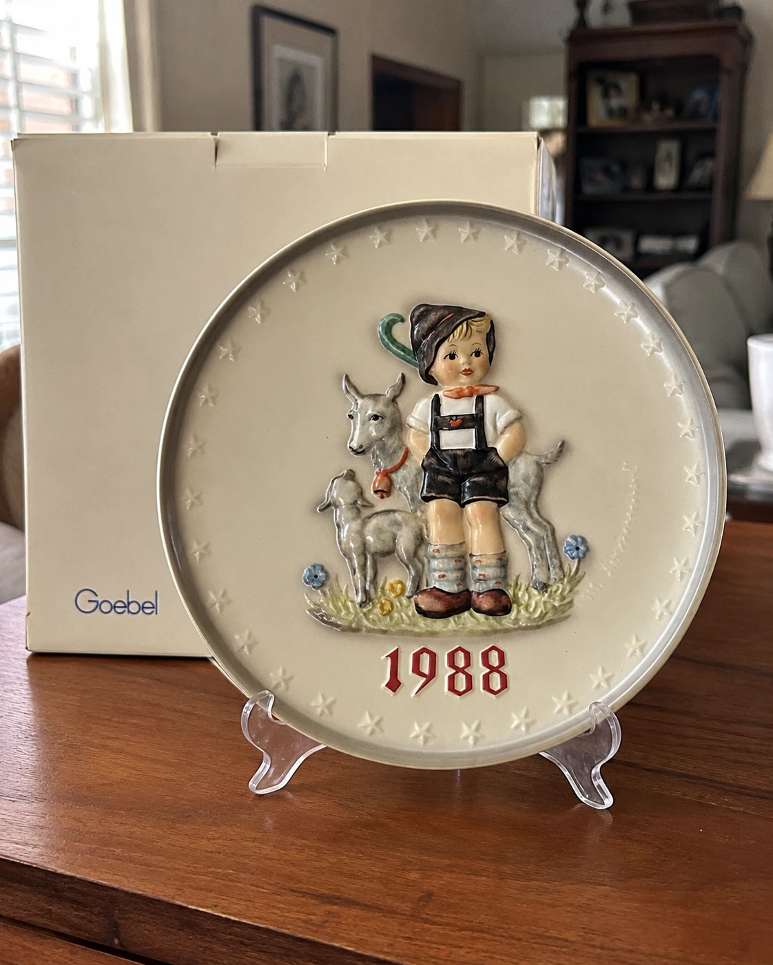 Goebel 1988 Annual Plate - M.J. Hummel