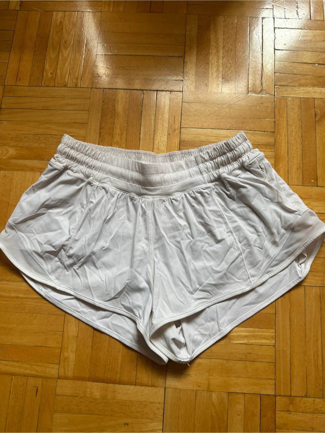 Lululemon 6 Reg Running Shorts White