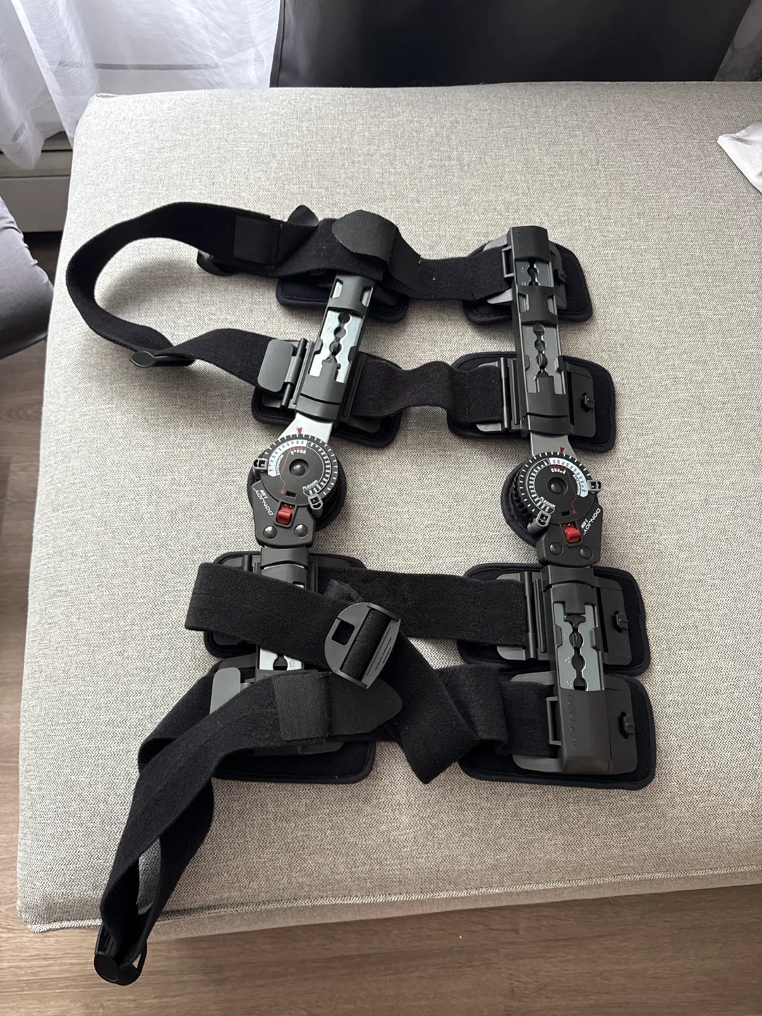 DonJoy OA Reaction Web Knee Brace