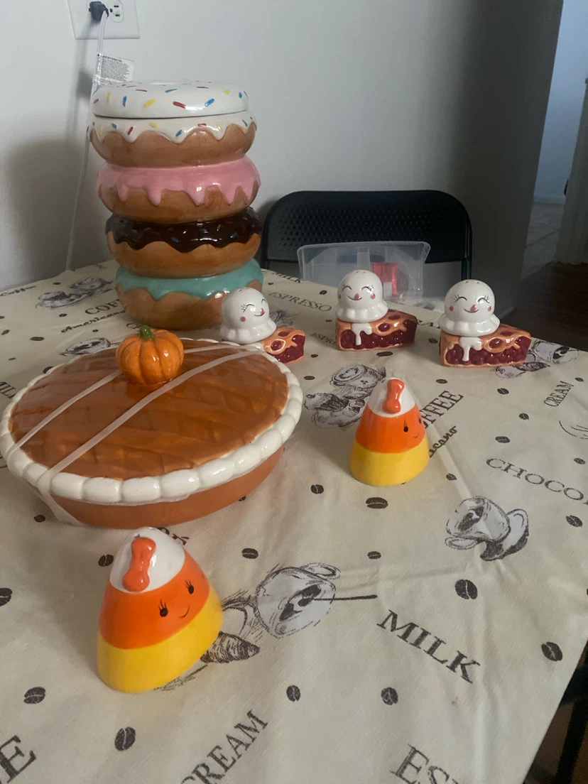 Halloween Themed Ceramic Cookie Jars and Shakers - photo 2