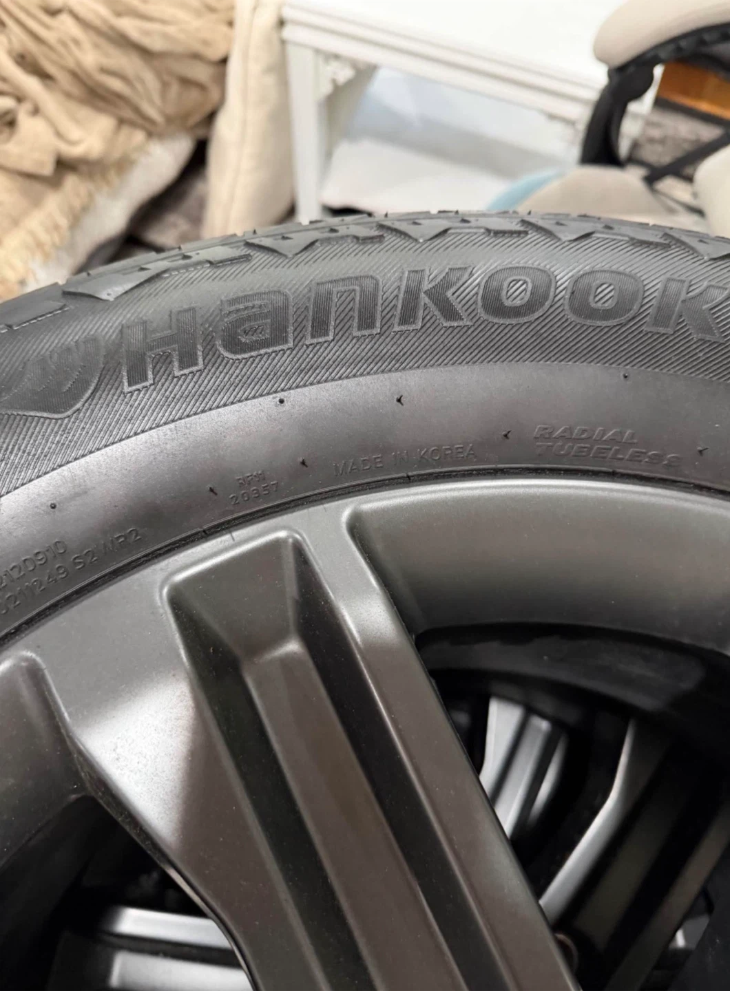I'm selling 4 rims with tires for a Ford F150. - photo 2