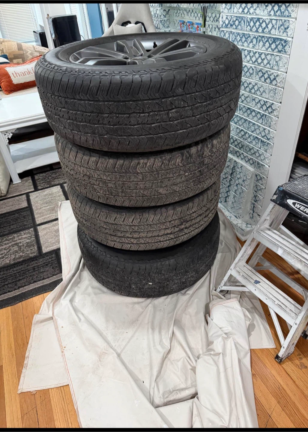 I'm selling 4 rims with tires for a Ford F150. - photo 3
