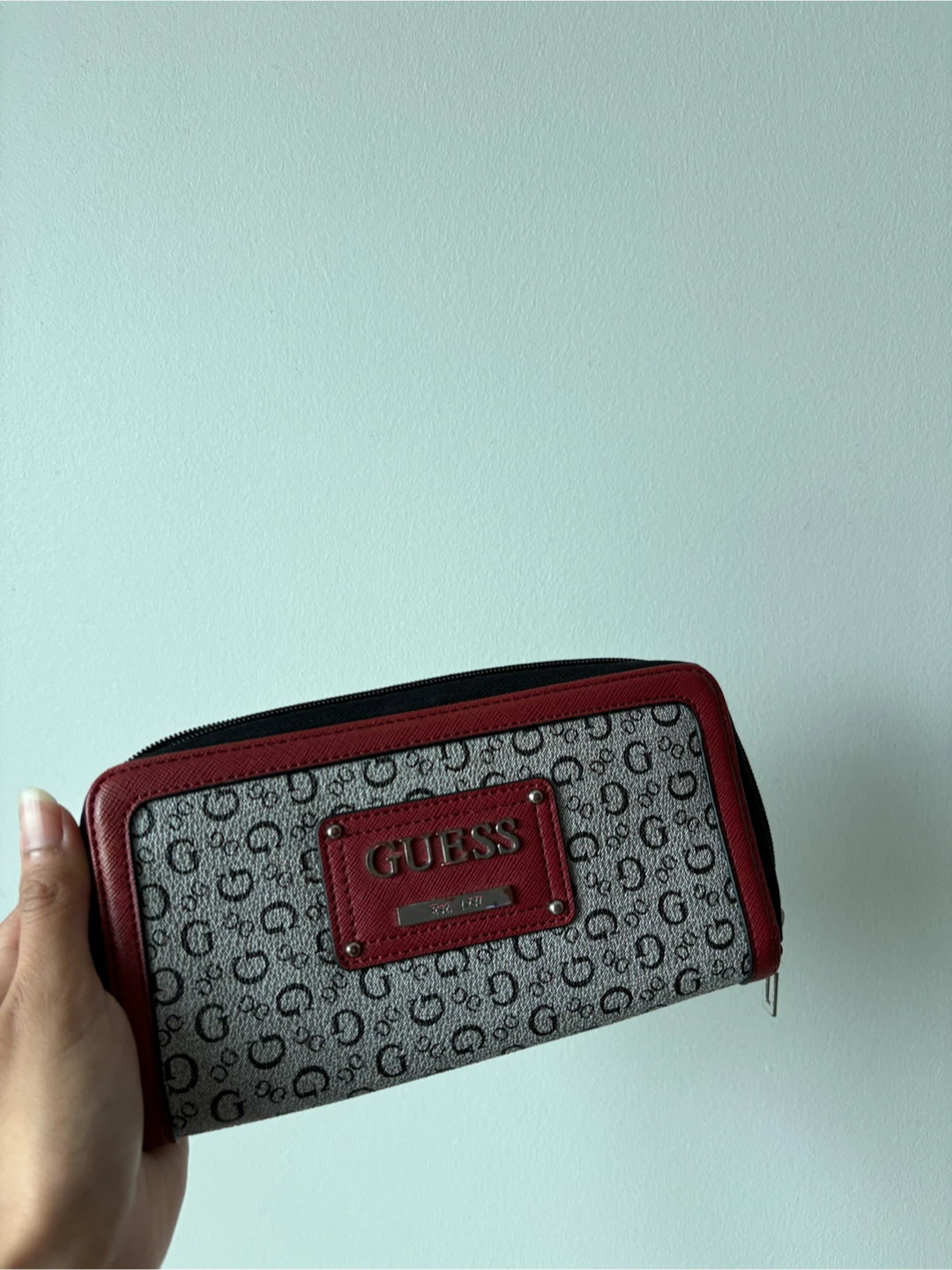 GUESS Wallet