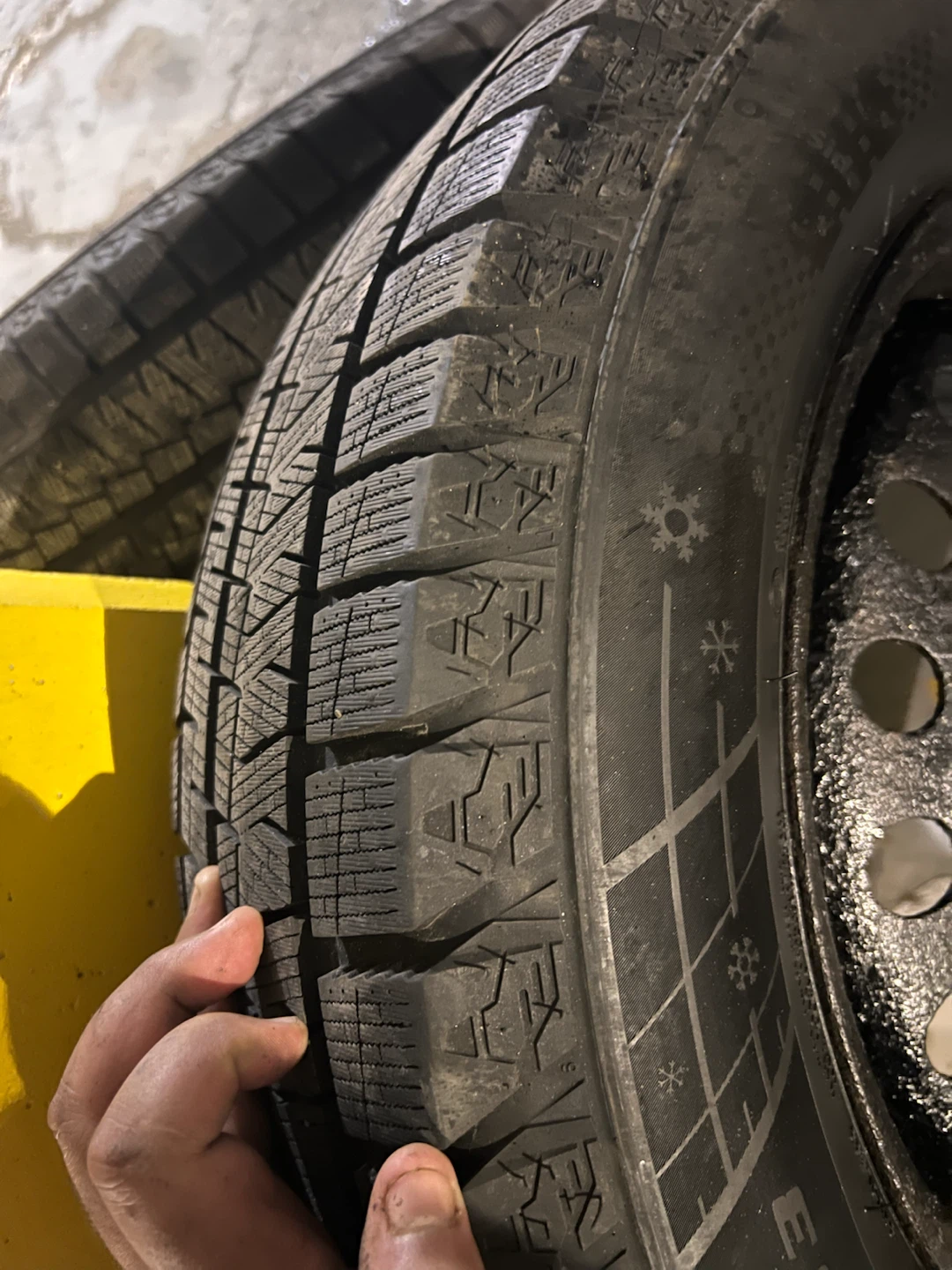 225 65 R17 snow tires - photo 3