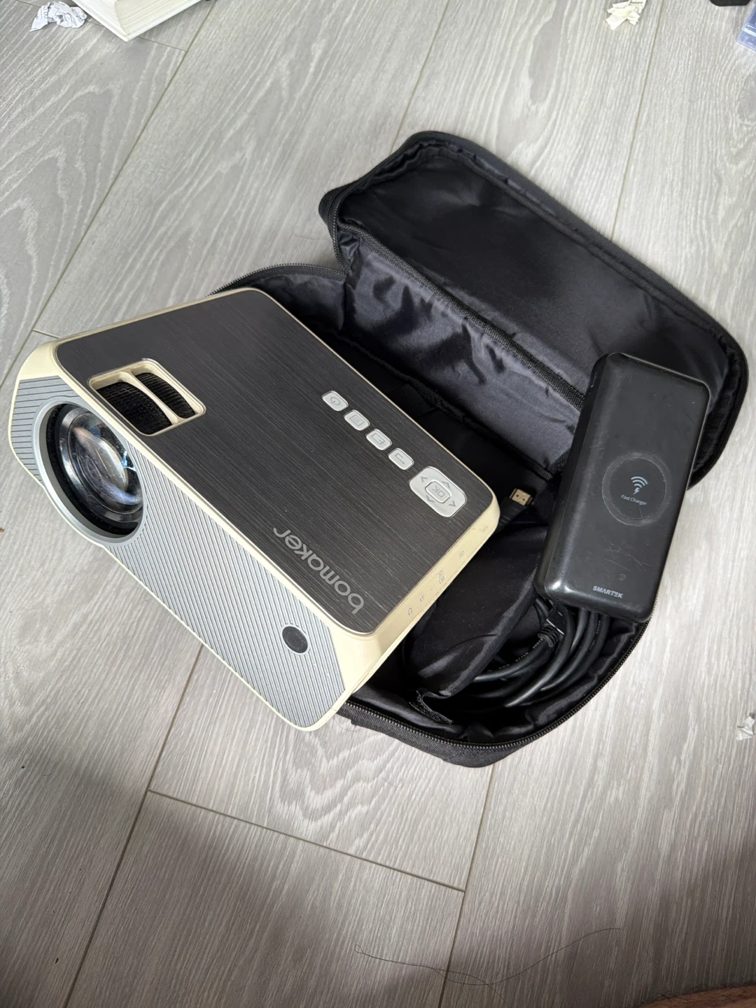 Bomaker Portable Projector with Carrying Case