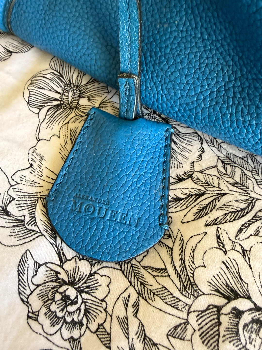 Alexander McQueen Blue Leather Satchel Bag with Skull Clasp - photo 5
