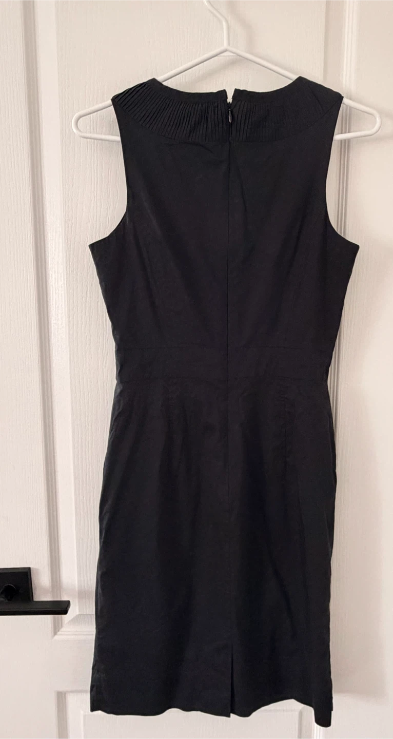 LIKE NEW Black Banana Republic Sleeveless Dress - Womens sz 2 - photo 2