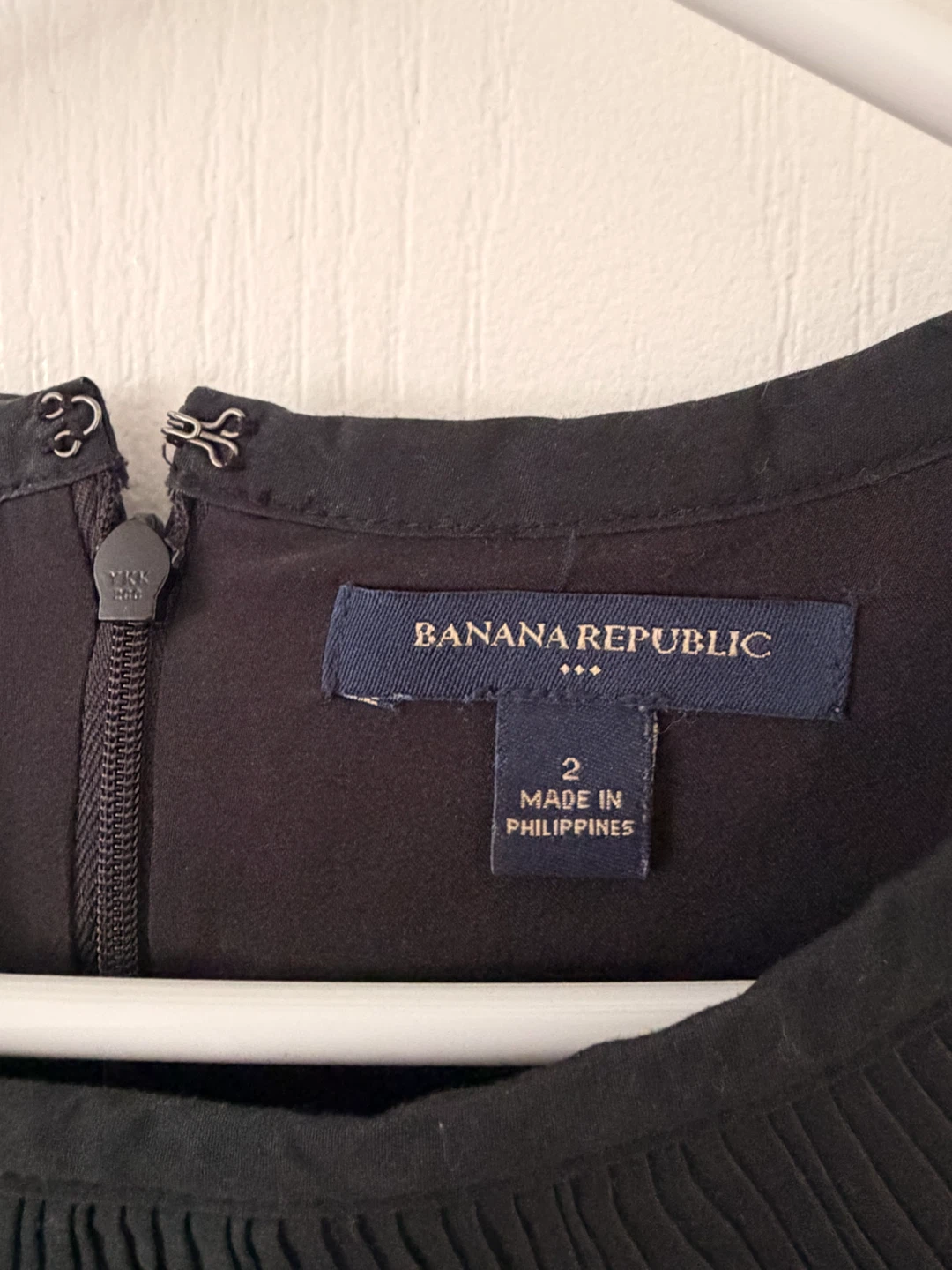 LIKE NEW Black Banana Republic Sleeveless Dress - Womens sz 2 - photo 4