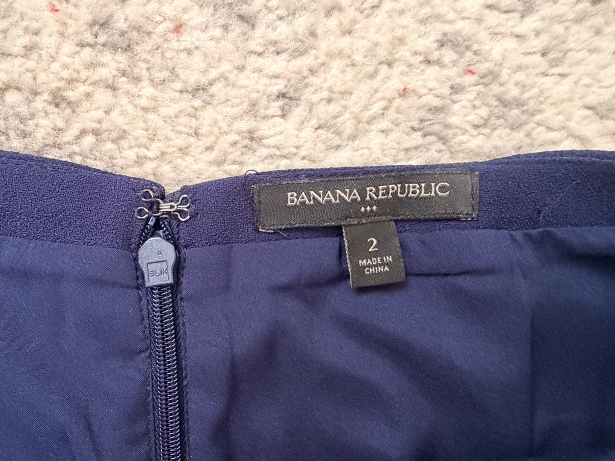 LIKE NEW Banana Republic Navy Pencil Skirt Womens Size 2 - photo 3