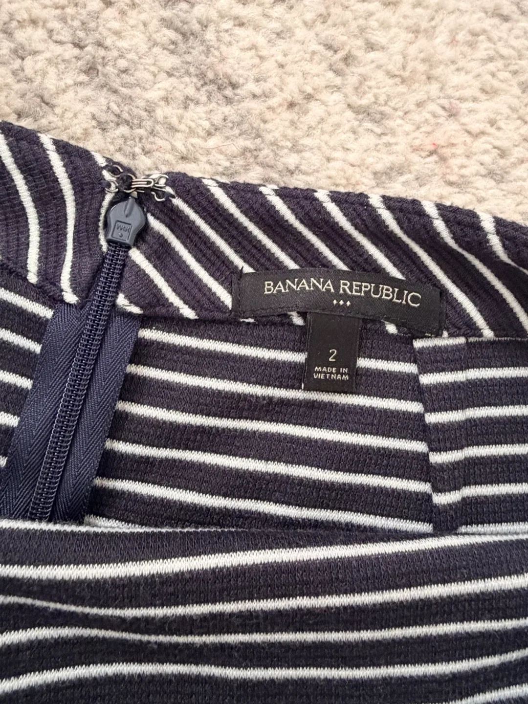 LIKE NEW Banana Republic Striped Pencil Skirt Womens Size 2 - photo 3