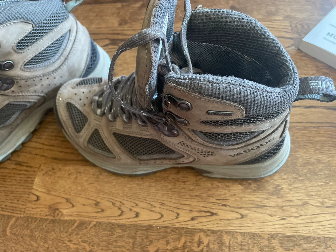 Vasque Hiking Boots - photo 2