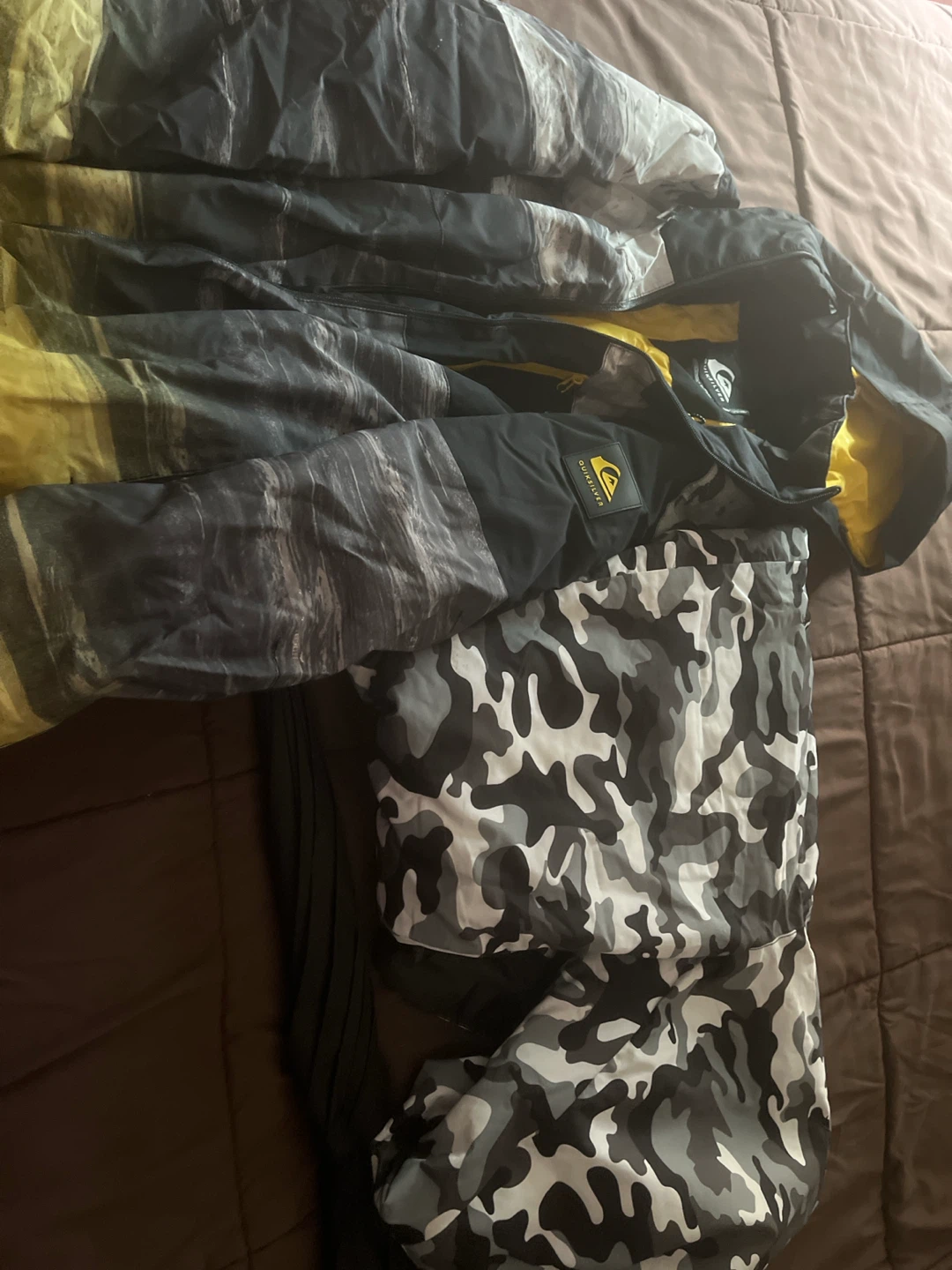 Quiksilver Snowboard Jacket and Burton Snowboard with Bag - photo 2