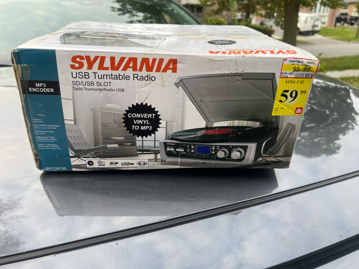 Sylvania USB Turntable Radio with SD/USB Slot