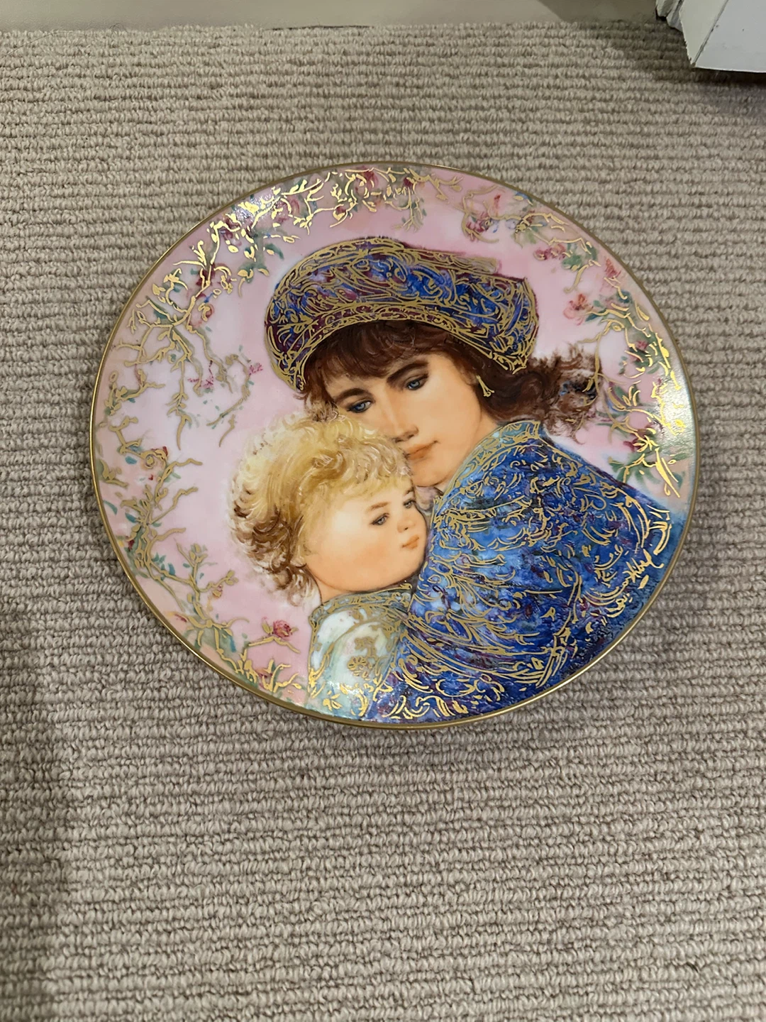 Hibel Decorative Collector's Plate - Mother and Child