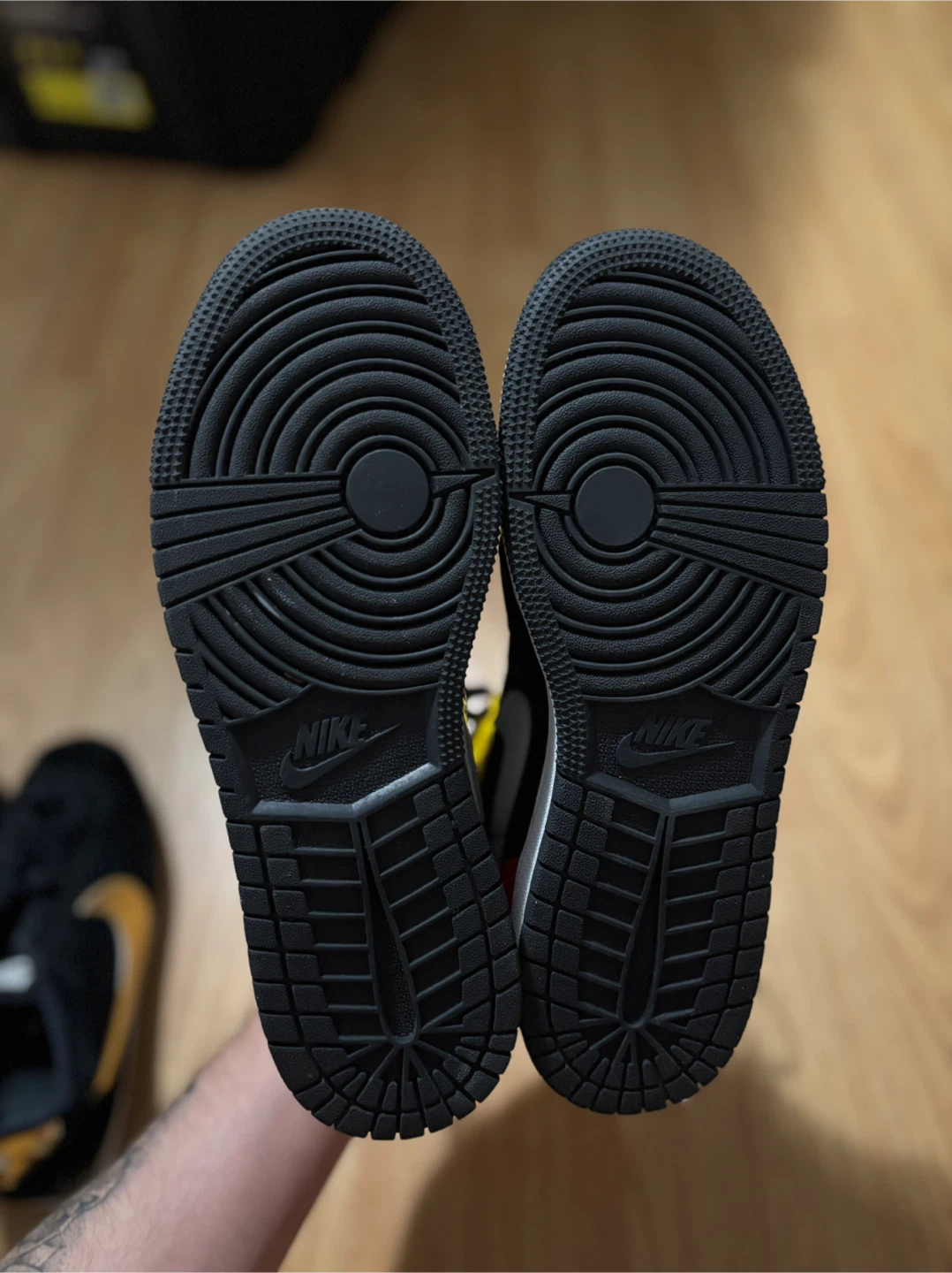 Air Jordan 1 Mid SE Youth Shoes - photo 3