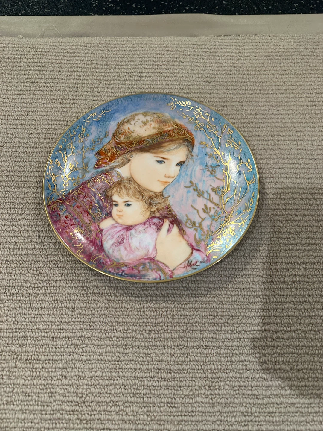 Hibel Decorative Plate - Mother and Child