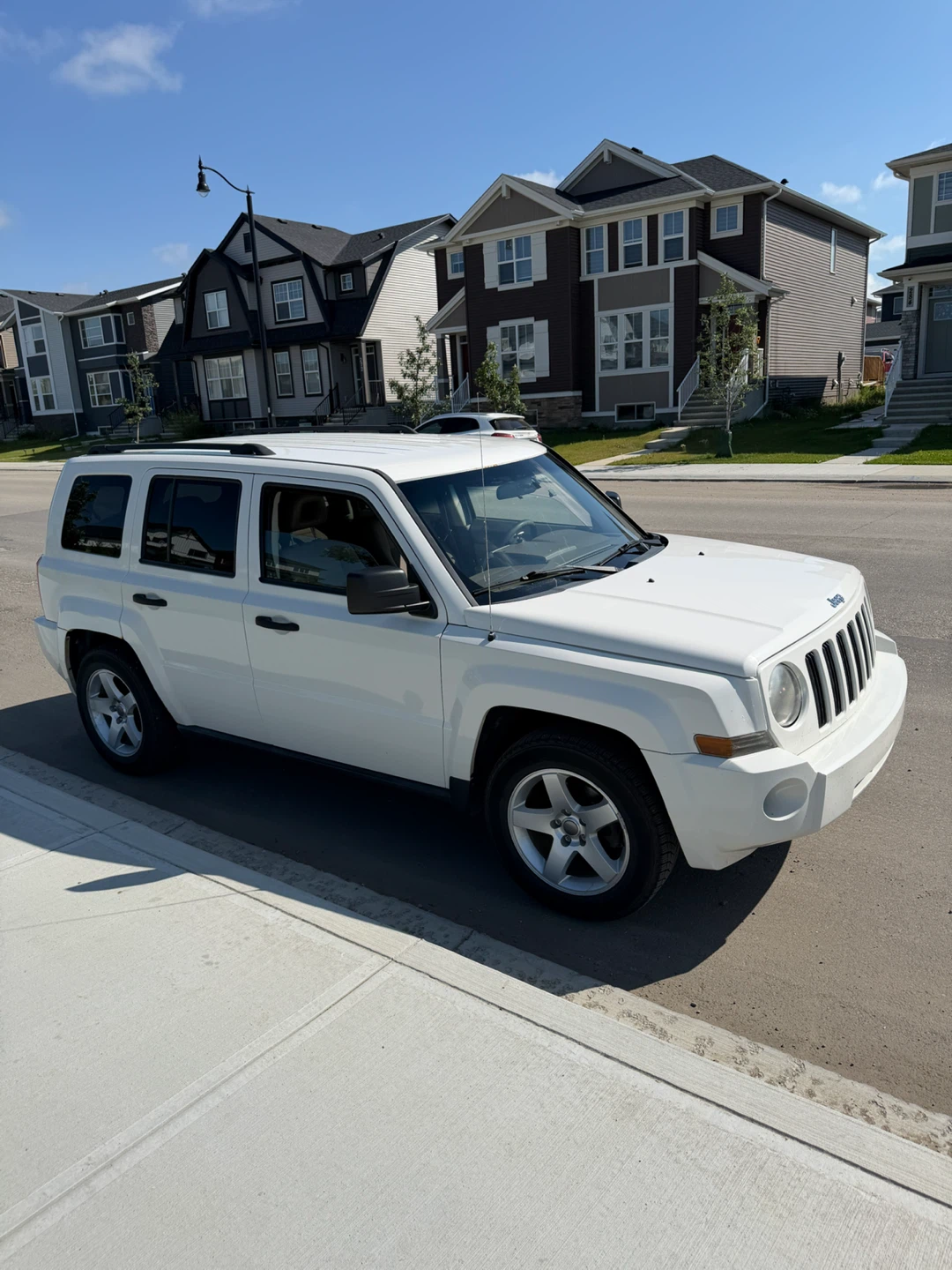 White Jeep Patriot