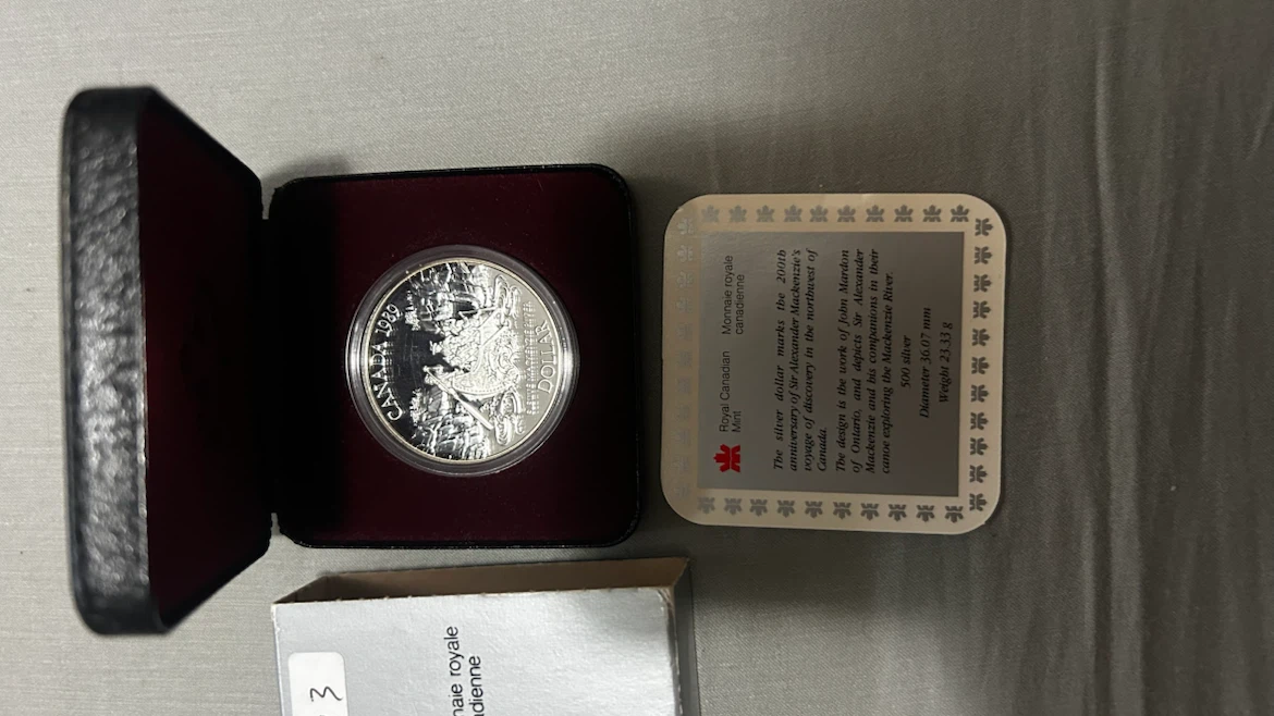 1989 Royal Canadian Silver Dollar Coin - photo 3