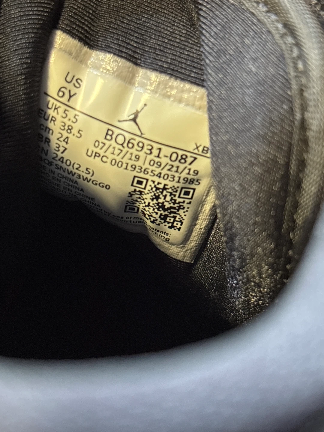 Air Jordan 1 Mid SE Youth Shoes - photo 4