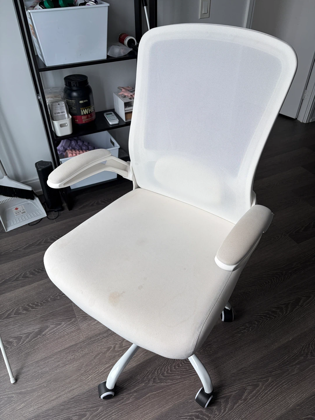 White Mesh Office Chair - photo 2