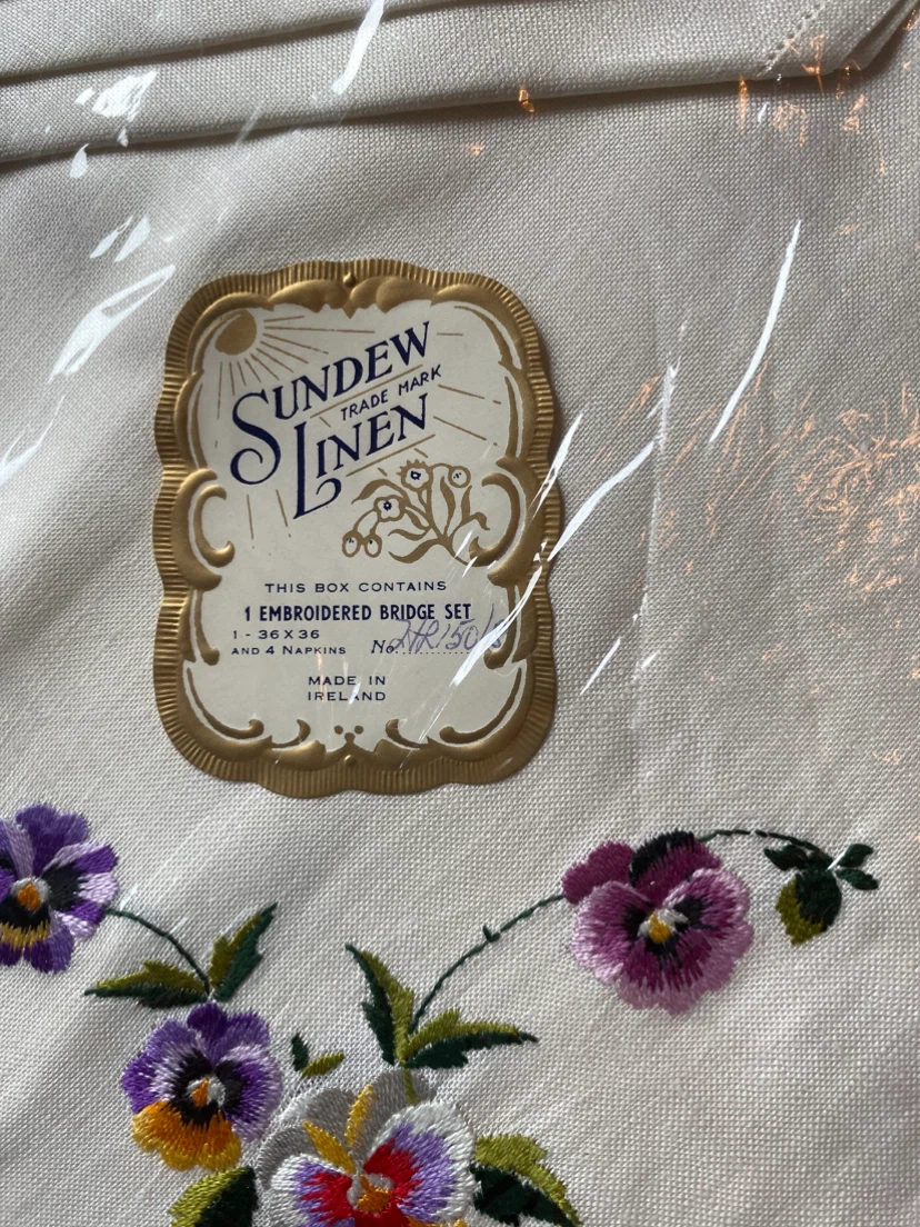 SUNDEW LINEN Embroidered Bridge Set - 1 Cloth & 4 Napkins