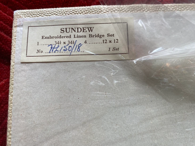 SUNDEW LINEN Embroidered Bridge Set - 1 Cloth & 4 Napkins - photo 2