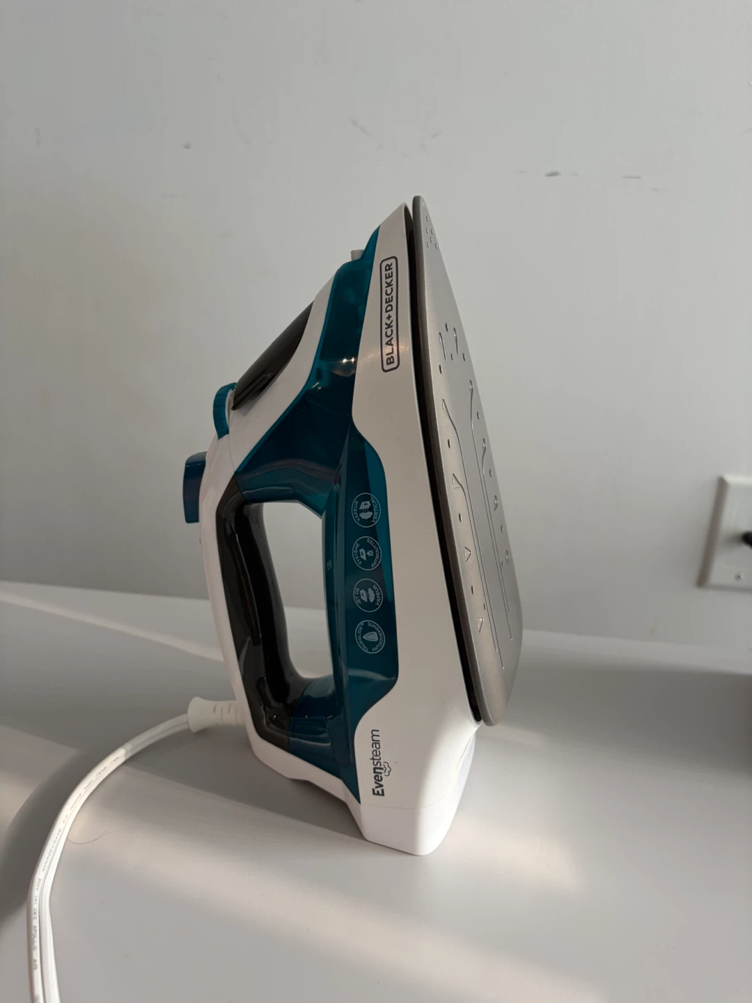 BLACK+DECKER Easy Steam Compact Iron - photo 2