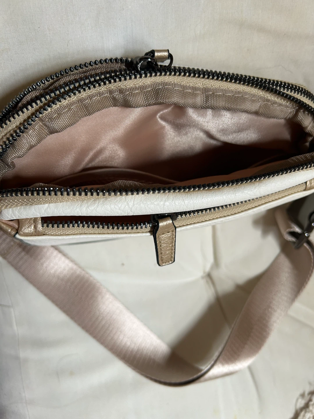 Hongmanda White and Tan Crossbody Bag - photo 2