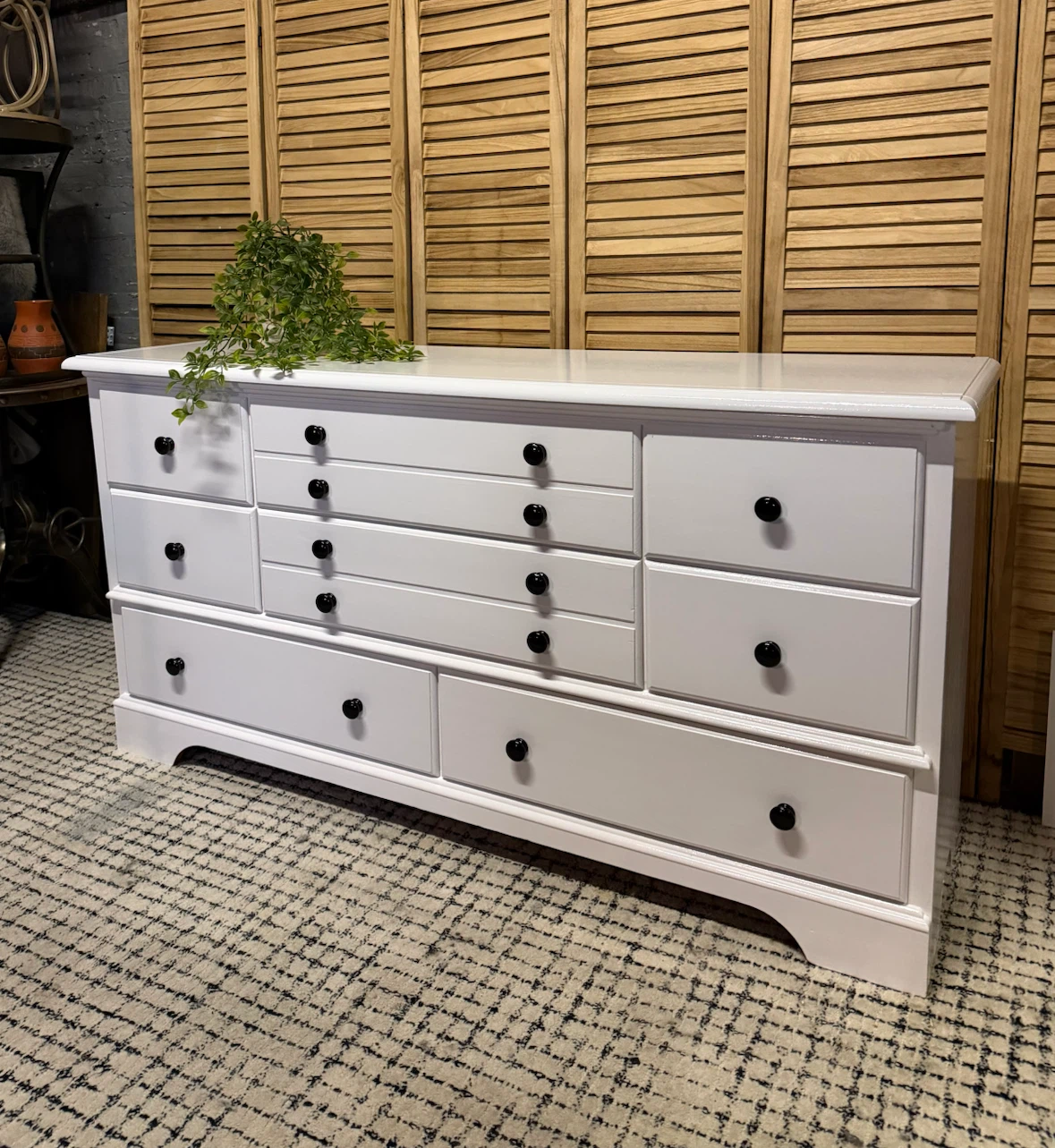 White Refinished 8-Drawer Dresser - photo 3