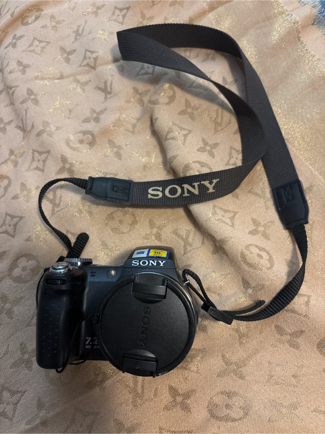 Sony Cyber-shot DSC-HX100V Digital Camera - photo 2