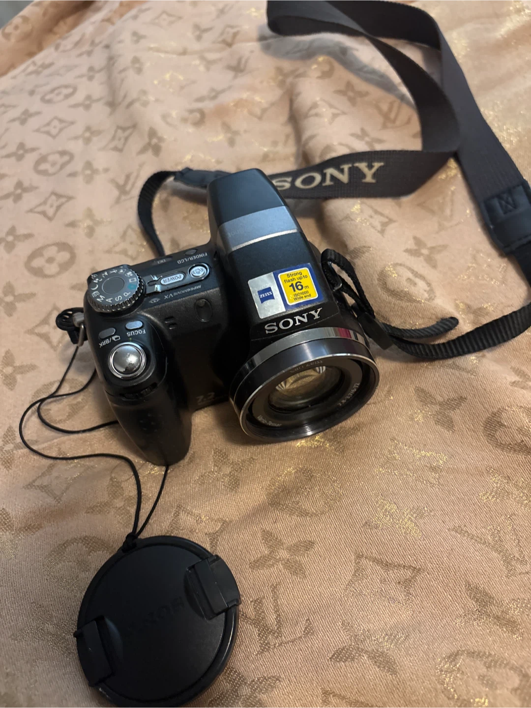 Sony Cyber-shot DSC-HX100V Digital Camera - photo 3