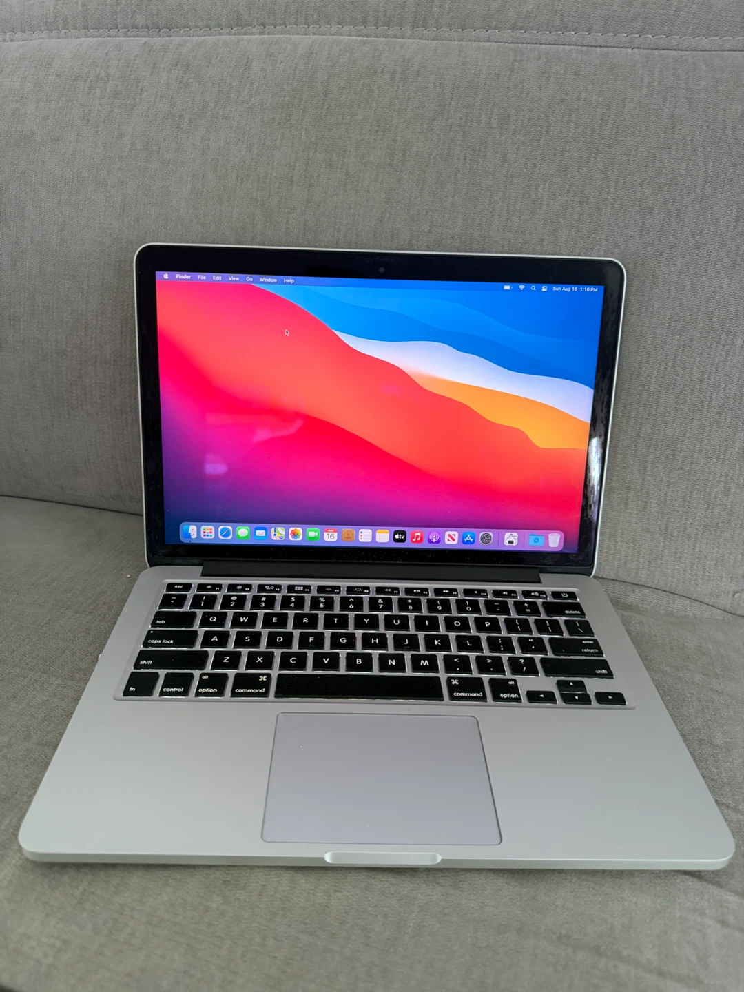 MacBook Pro 13” Retina 8gb ram ssd