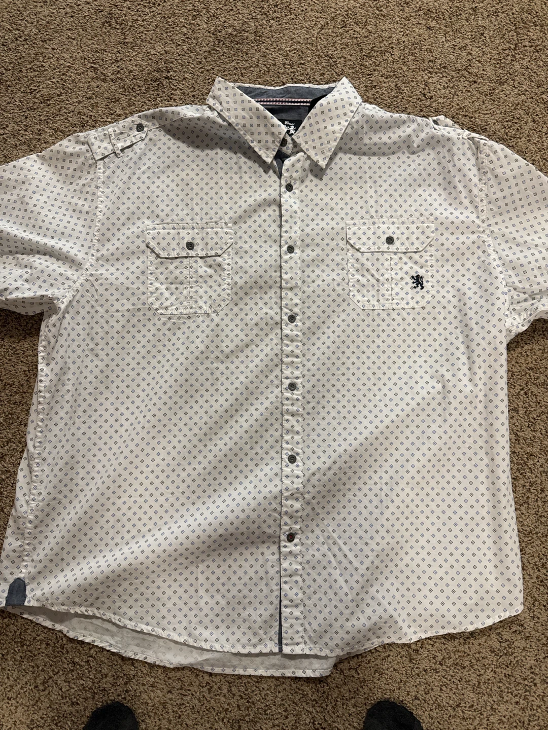 Lions Crest Men's Short Sleeve Button-Up Shirt