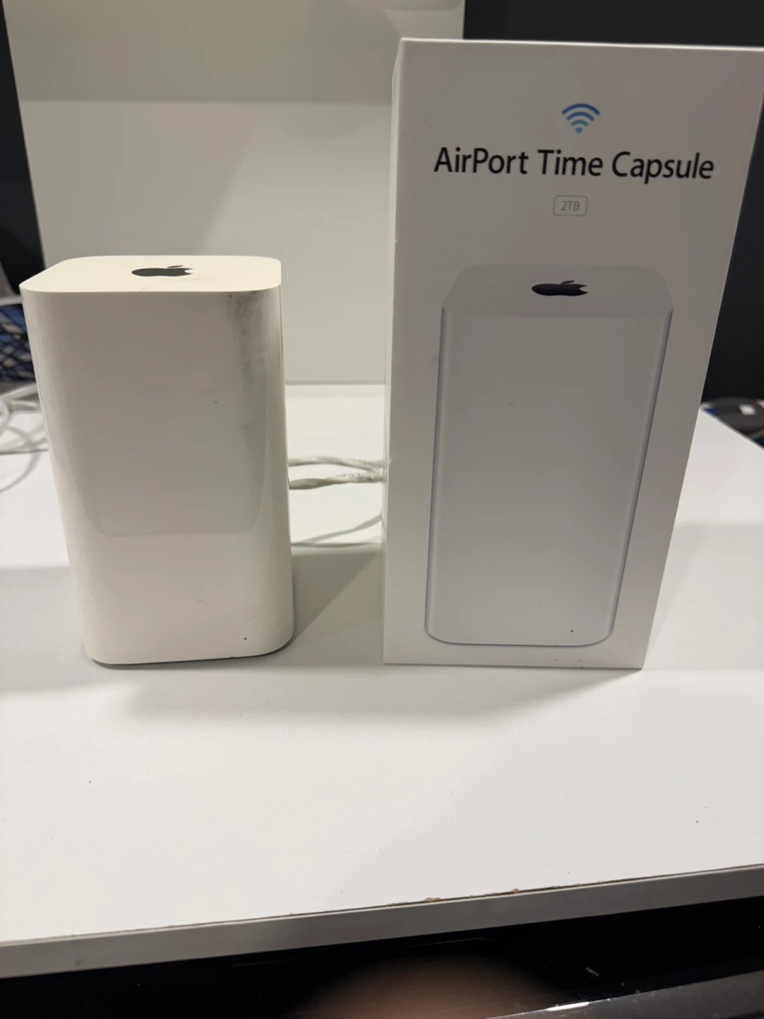 Apple AirPort Time Capsule 2 TB Storage with original box