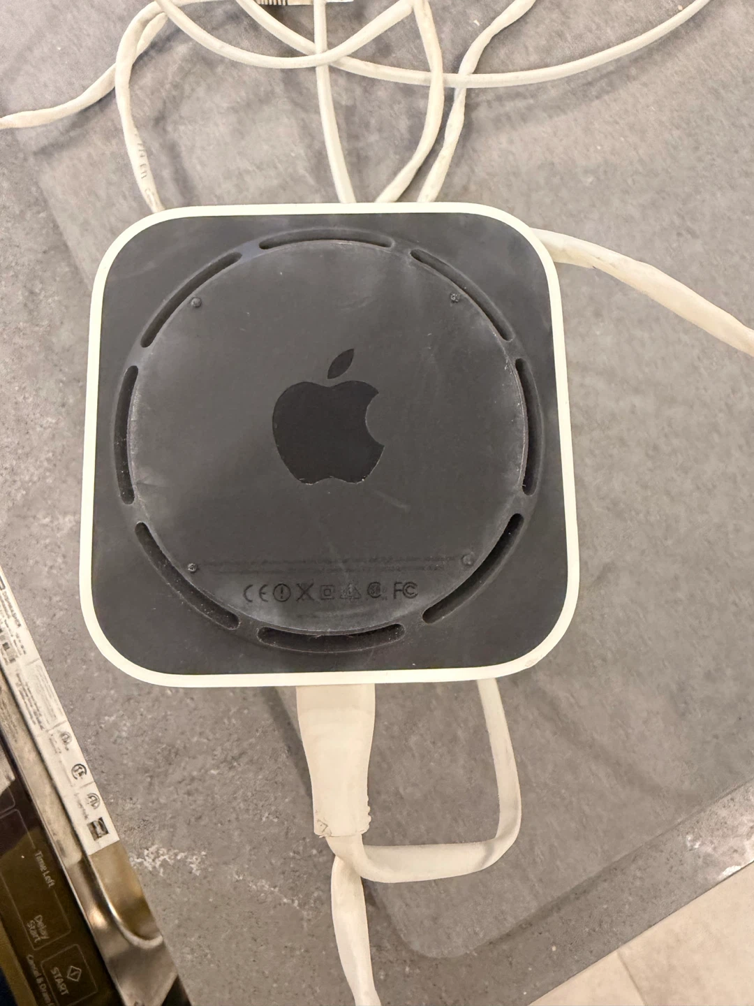 Apple AirPort Time Capsule 2 TB Storage with original box - photo 5