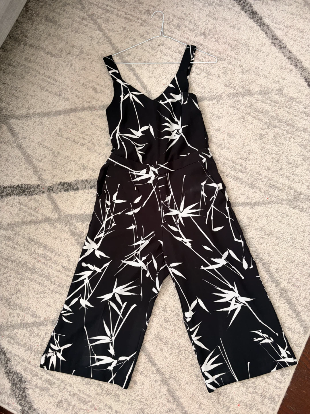 LIKE NEW womens Banana Republic Jumpsuit Size 4