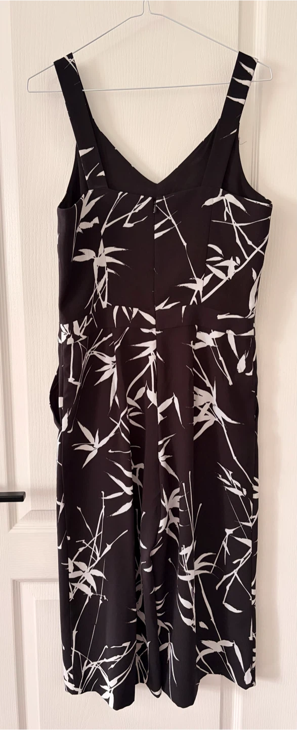 LIKE NEW womens Banana Republic Jumpsuit Size 4 - photo 3