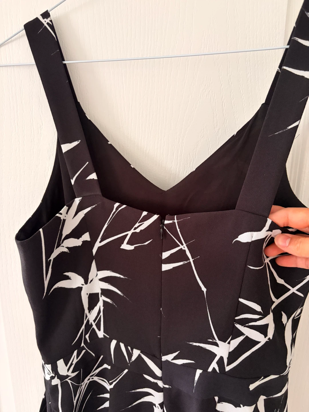 LIKE NEW womens Banana Republic Jumpsuit Size 4 - photo 4