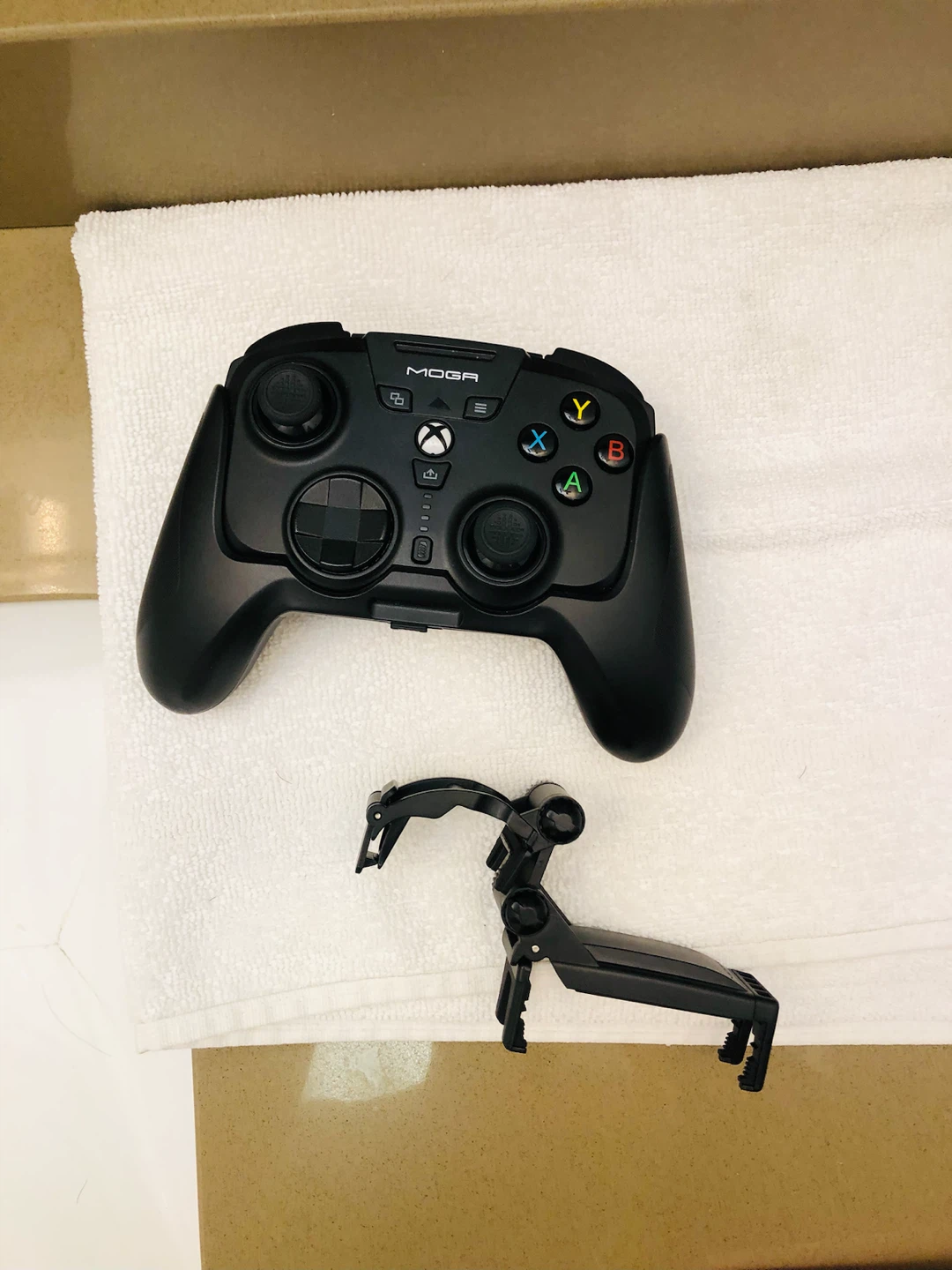 a tablet, a speaker and Xbox Control - photo 2